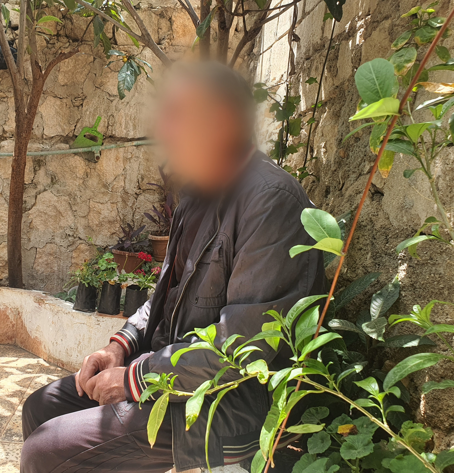 The breadwinner of his family has suffered arterial stenosis.