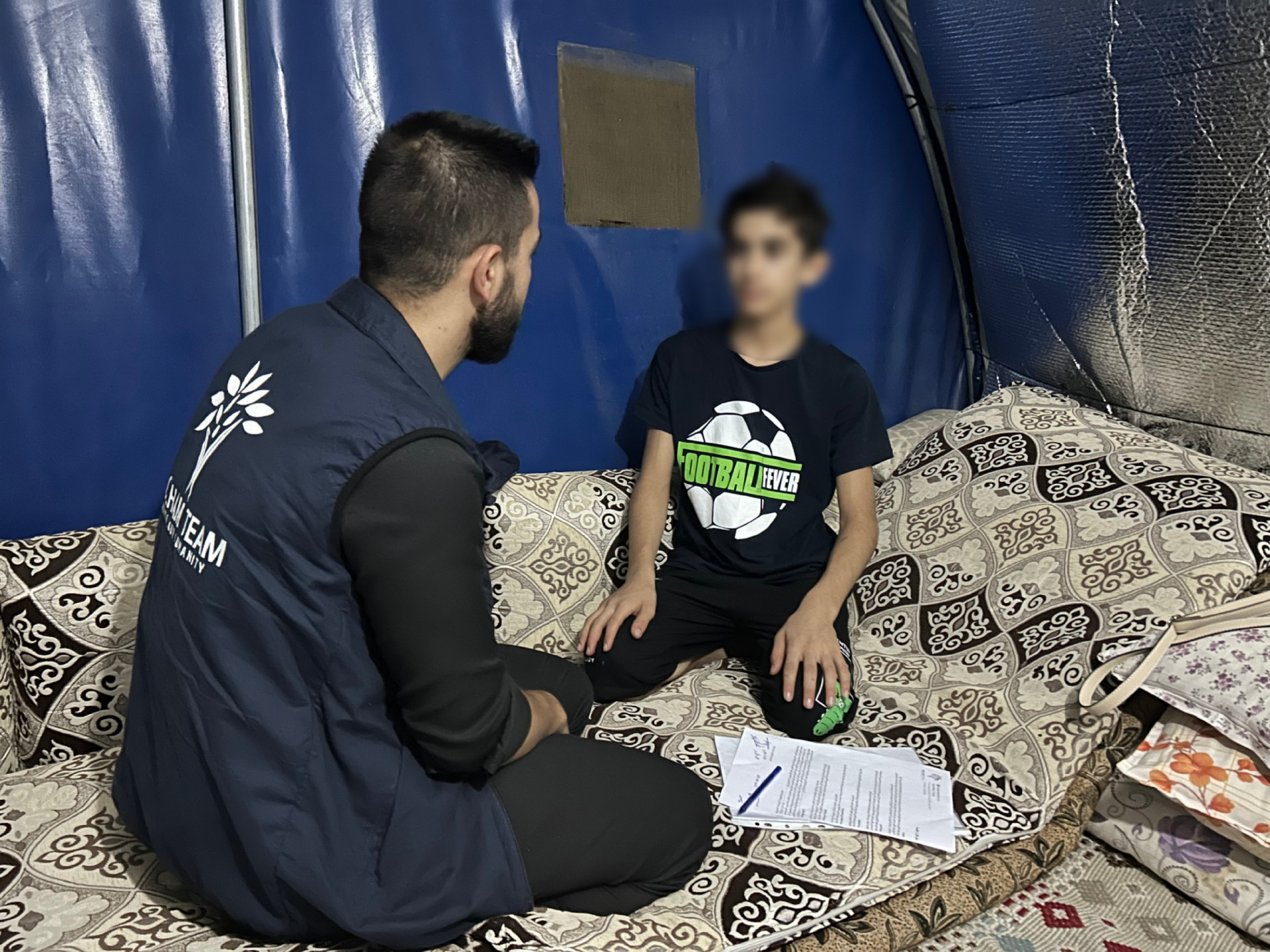 الأخت ميساء وأطفالها بحاجة إلى شراء اثاث وقرطاسية .