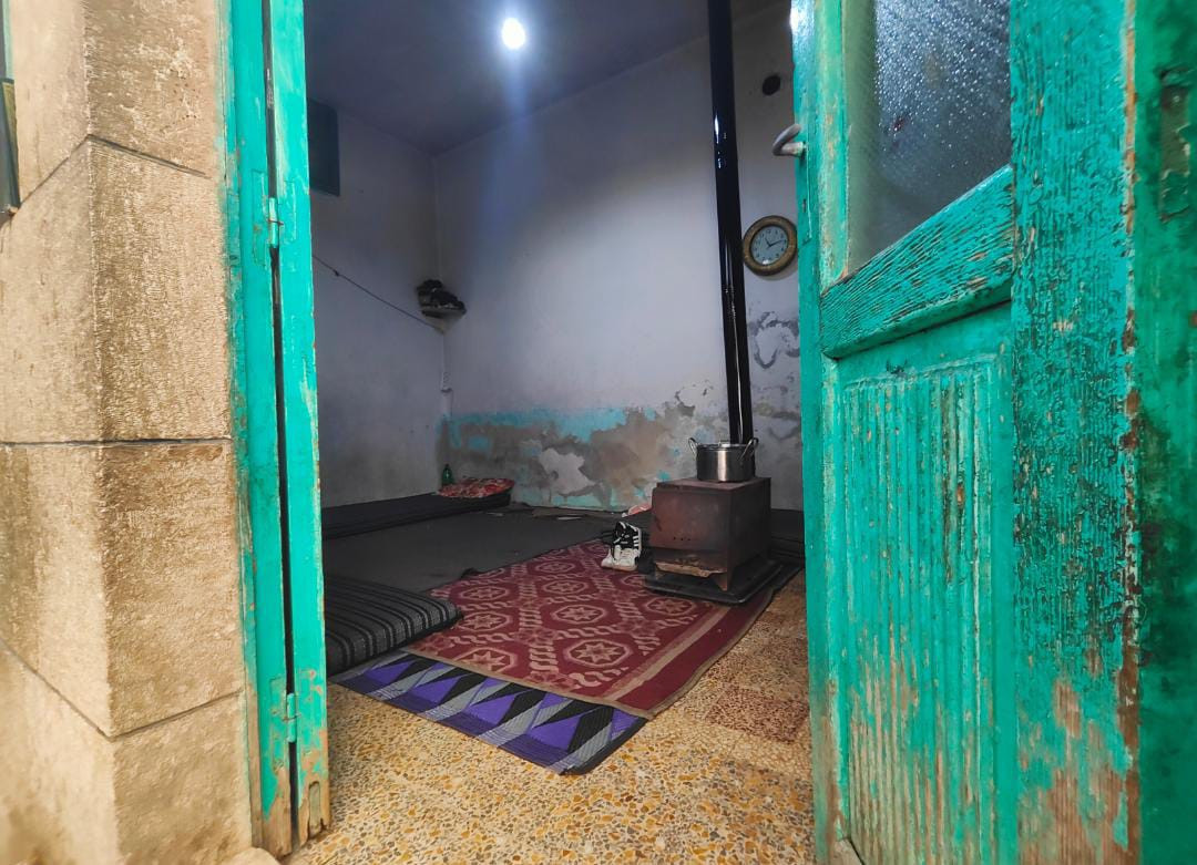 على حافة السكن والنجاة