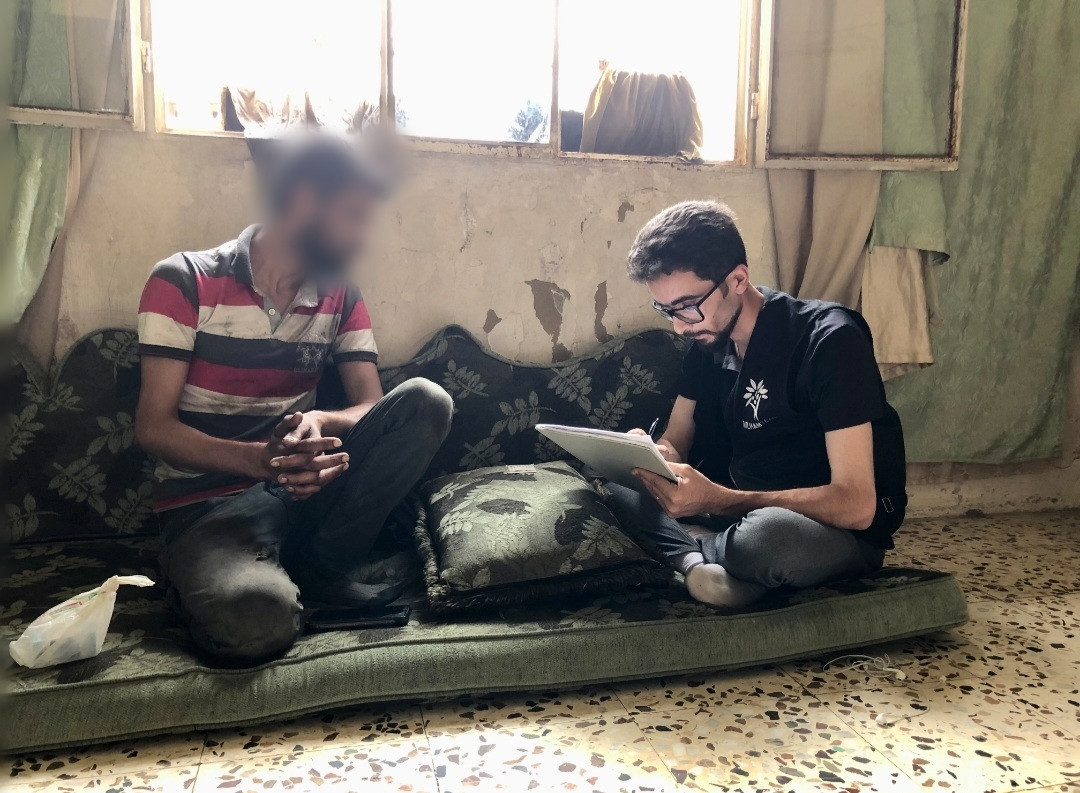 الأخ أحمد يعاني من أحوالٍ صحيةٍ ومعيشيةٍ صعبةٍ جداً وفي أمس الحاجة للمساعدة