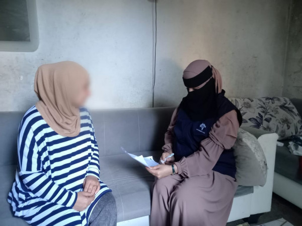 أمّ تصارع قسوة الحياة وحدها
