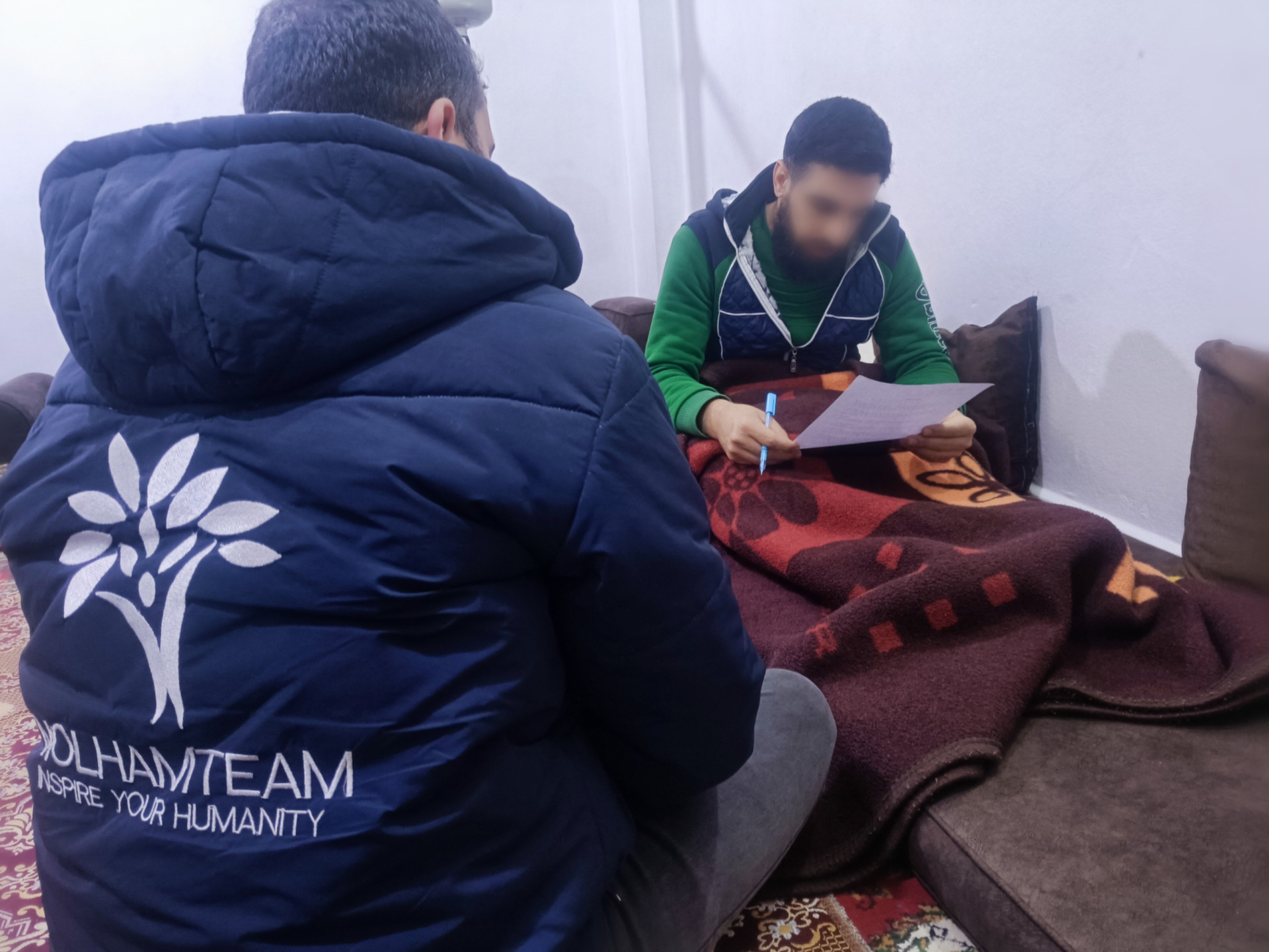 A young man anda father suffers from a lumbar disc and needs surgery.