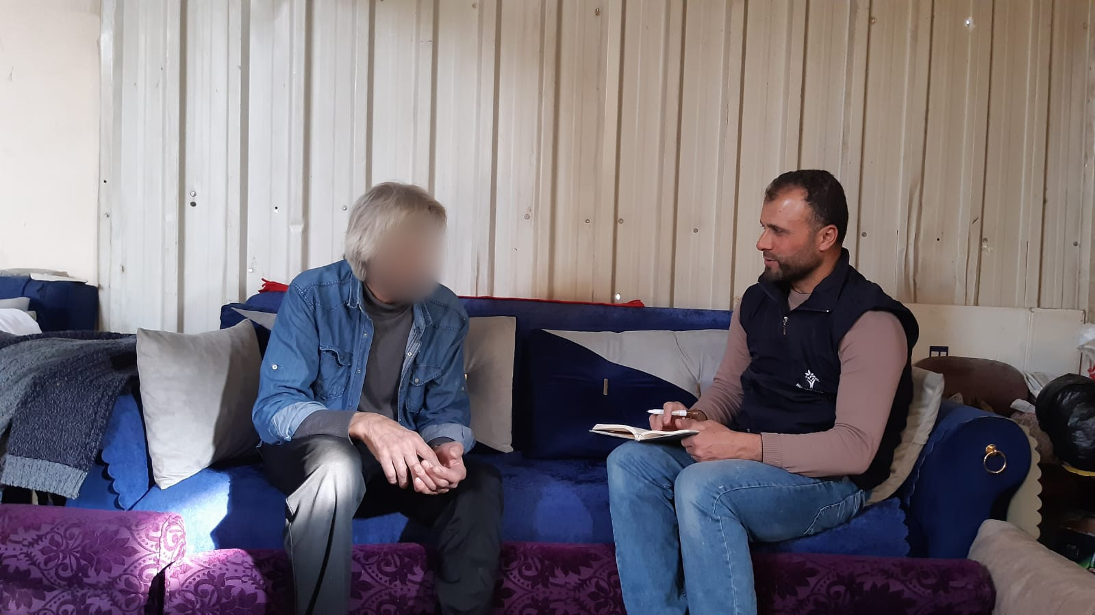 معيشةٌ صعبةٌ ومرض ينهِكُ جسد العم وليد