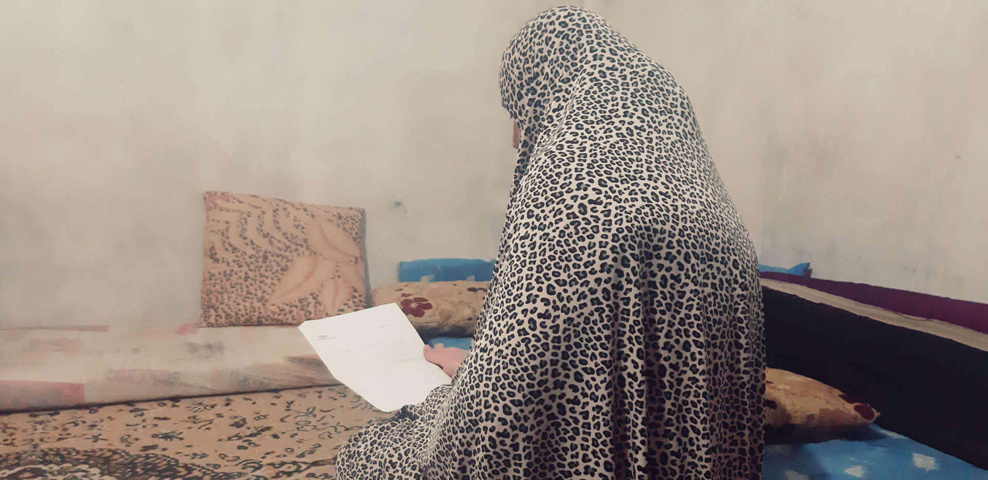 امرأة لا تملك تكلفة صورة الرنين المغناطيسي!
