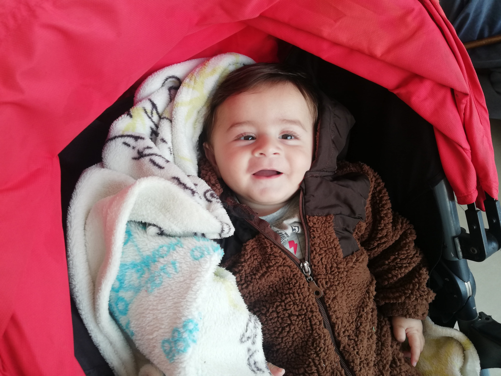 Naser is child and needs your generous help