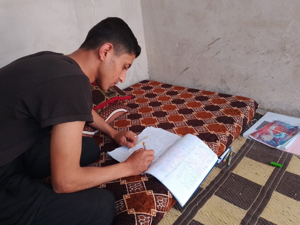 ابراهيم طالب جامعي بحاجة لعونكم!