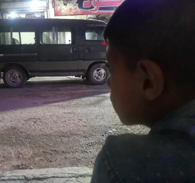 طفل بحاجة لعلاج