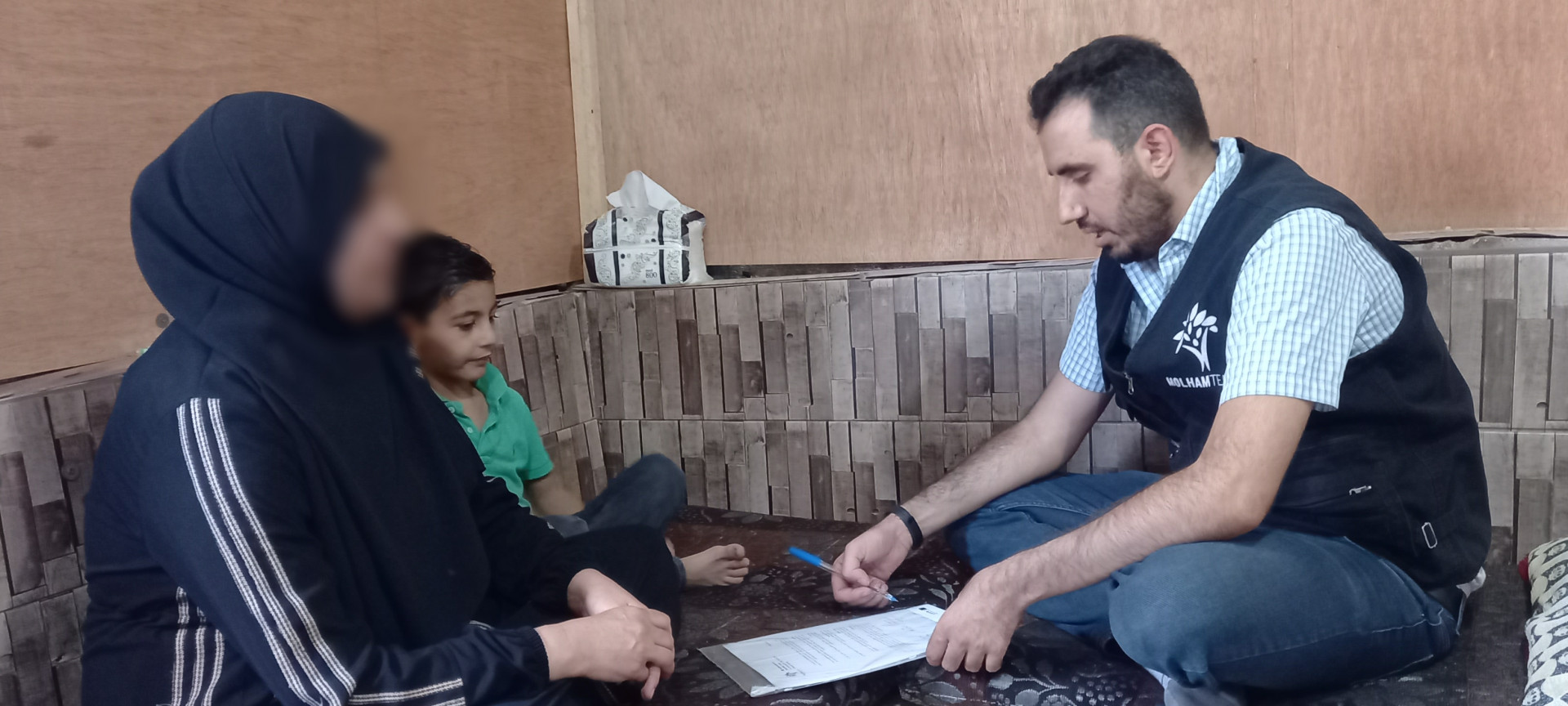 A wounded and sick widow strives a miserable life with her orphans