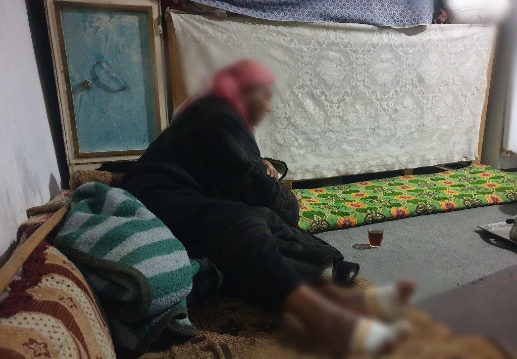 Three widows with their elderly father, need help