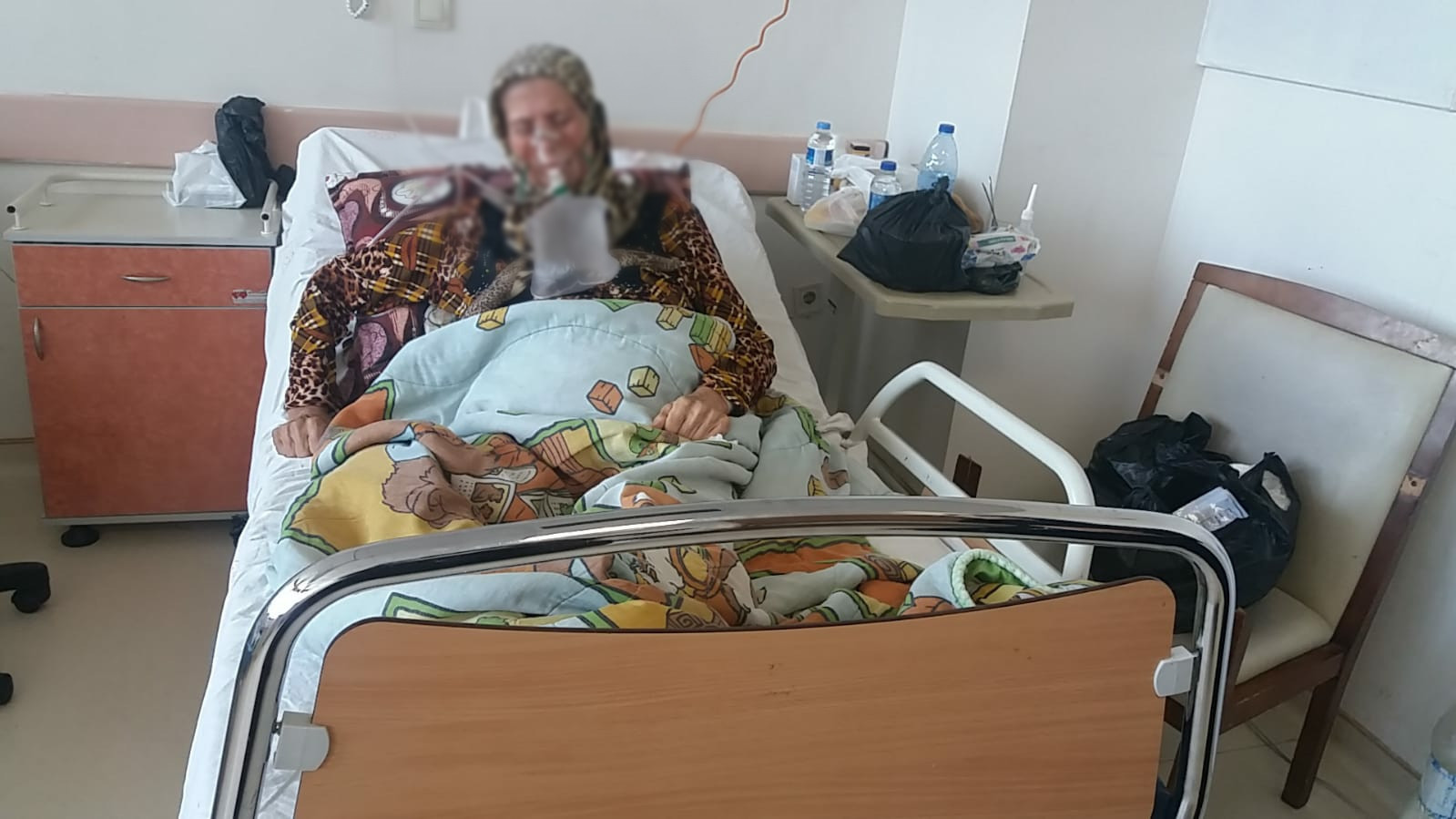 Shamsa urgently needs an oxygen machine