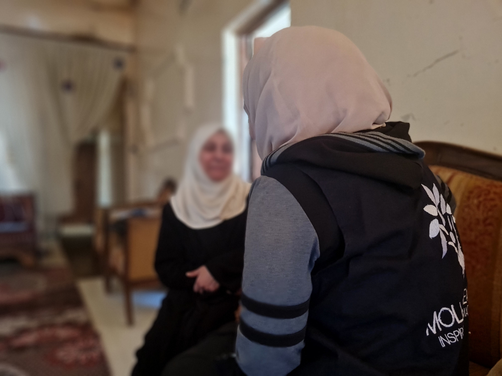 الخالة سميرة مصابة بداء الذئبة الحمامية وبحاجة إلى أدوية بشكل دائم