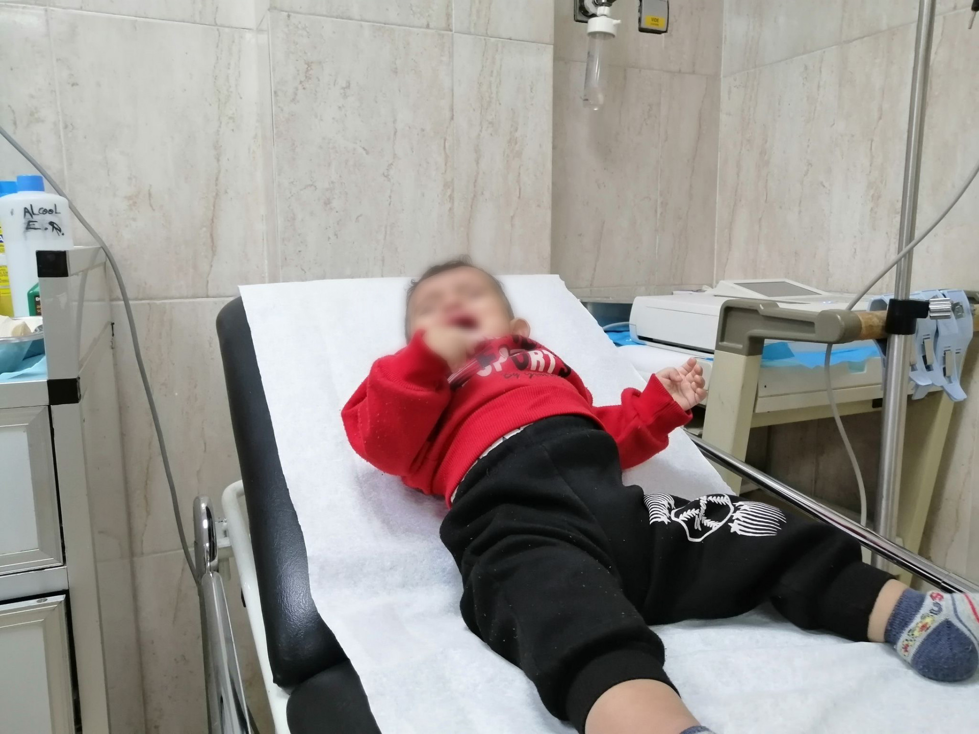 Jad suffers from enteritis and needs to be admitted to hospital