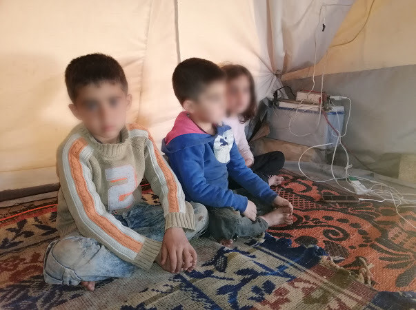 A mother left with her 3 children with no sponsor