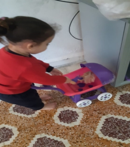 Sajida is an orphan from Idlib