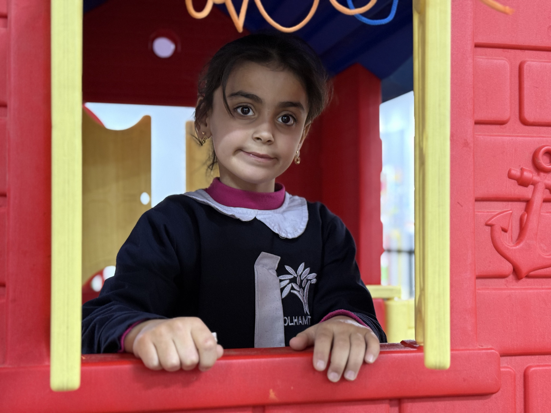 رغداء تتطلع لمتابعة تعليمها