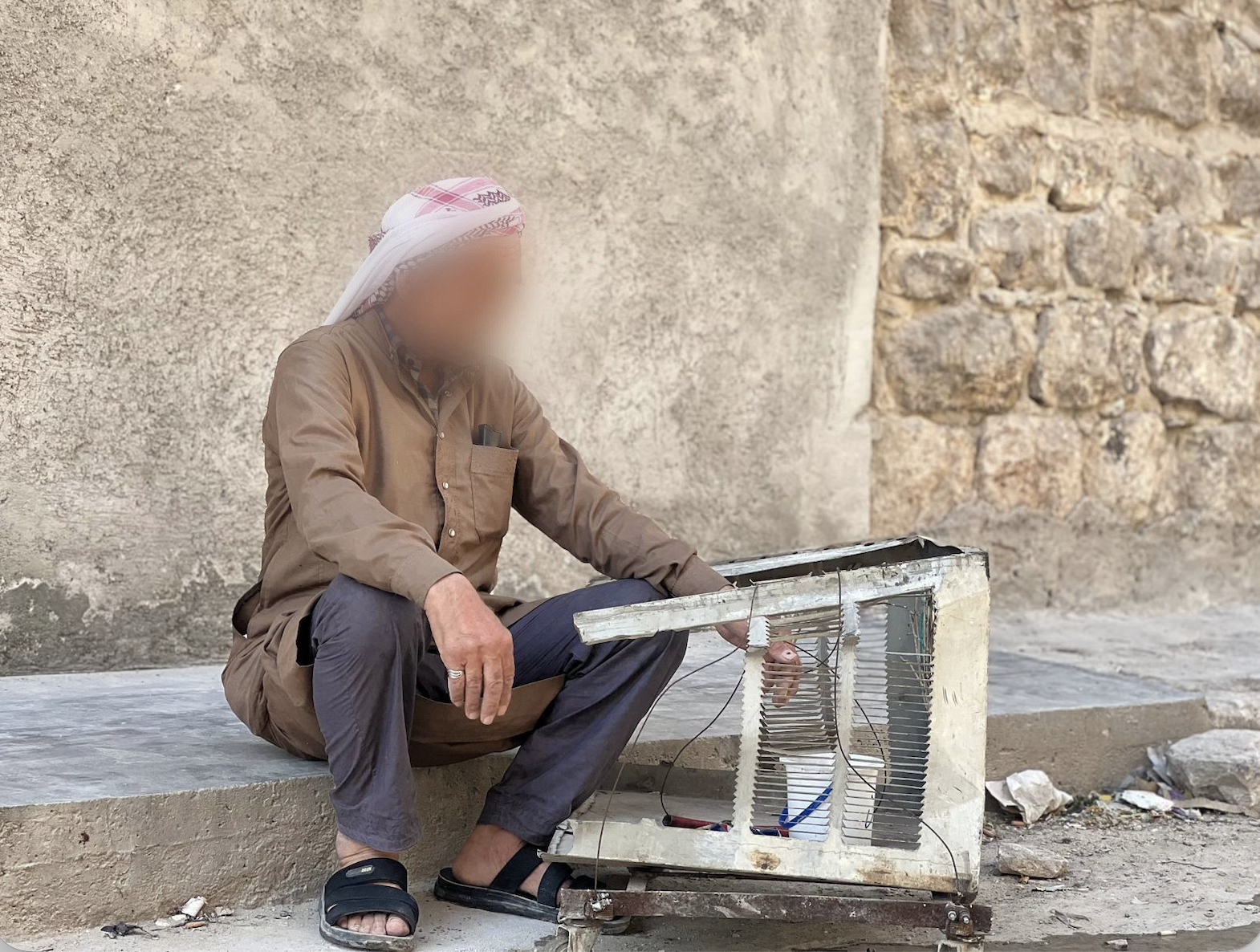 دخل معدوم وكِبر في السن