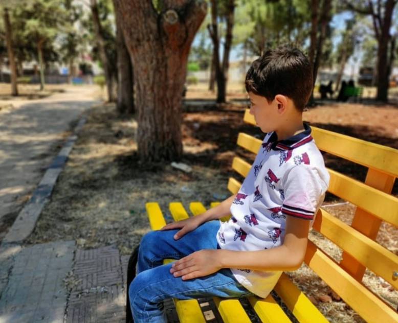 محمود طفل يتيم من ريف حلب