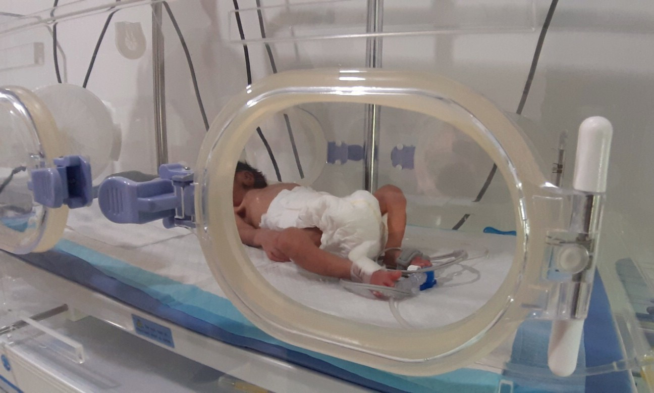 A newborn baby needs an incubator!