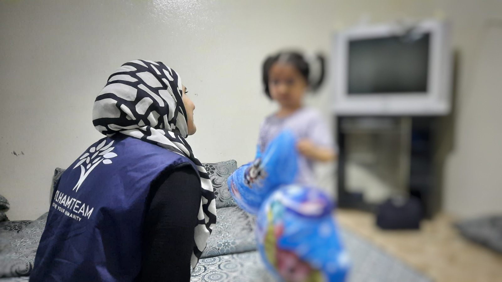Aliya is in pain and needs urgent surgery of lithotripsy