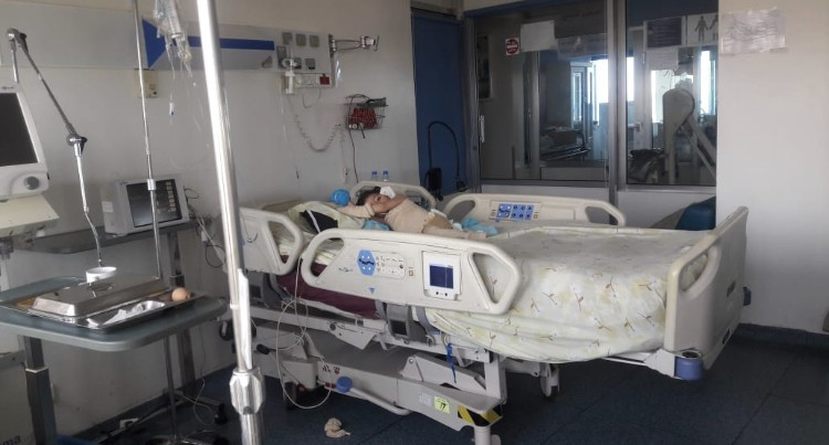 طفلة أصيبت بحروق من الدرجة الأولى والثانية في كامل الجسد