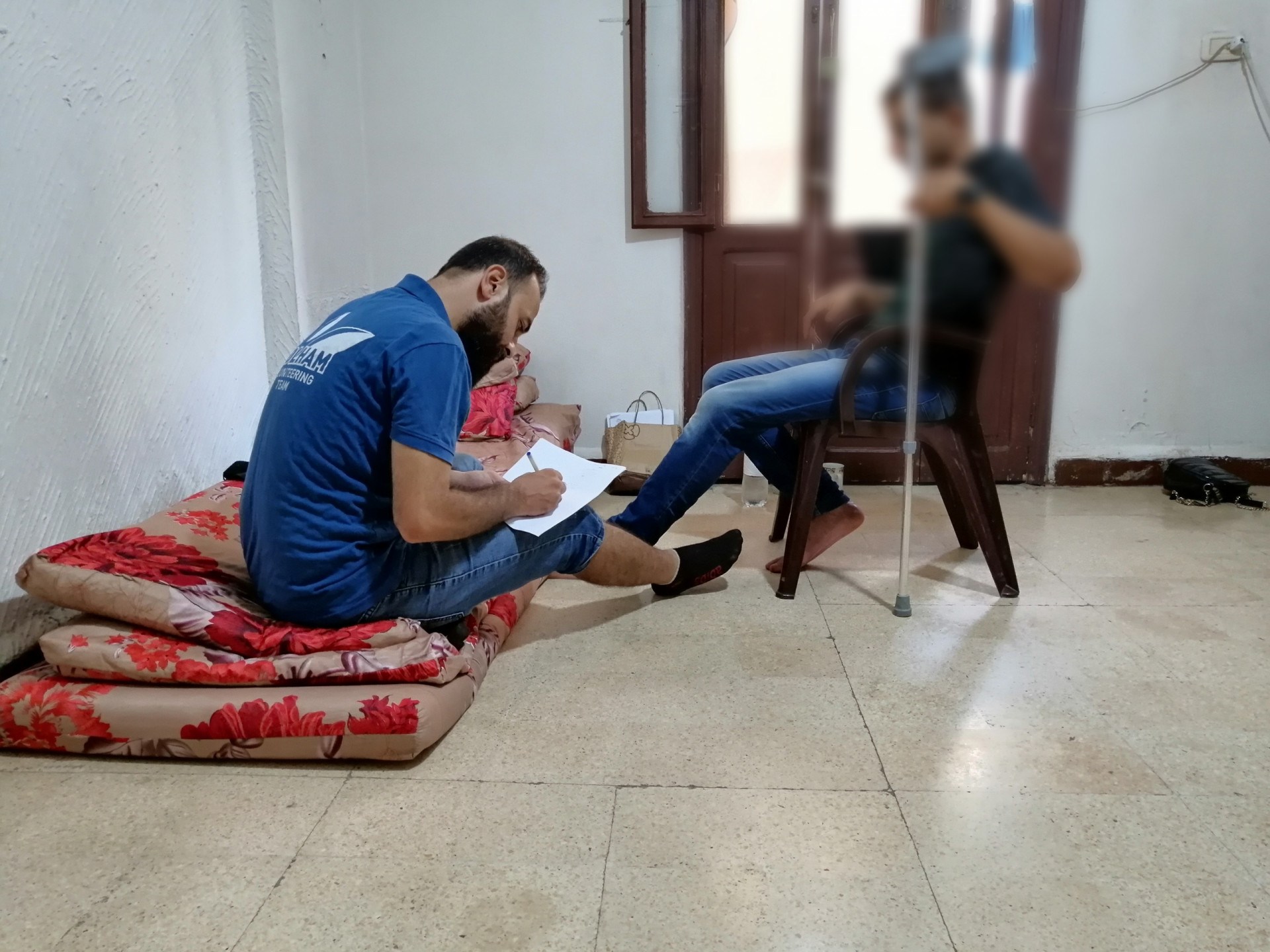 حسن يعاني من شق في الغضروف وبحاجة عملية