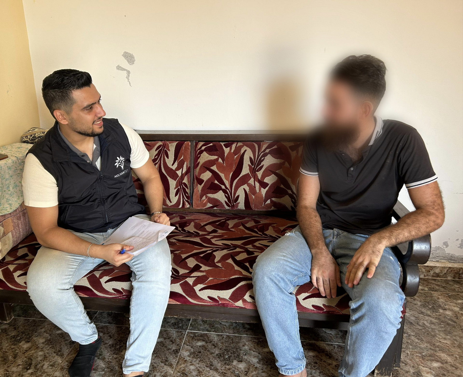 منزل صغير يفتقر لأبسط المستلزمات!