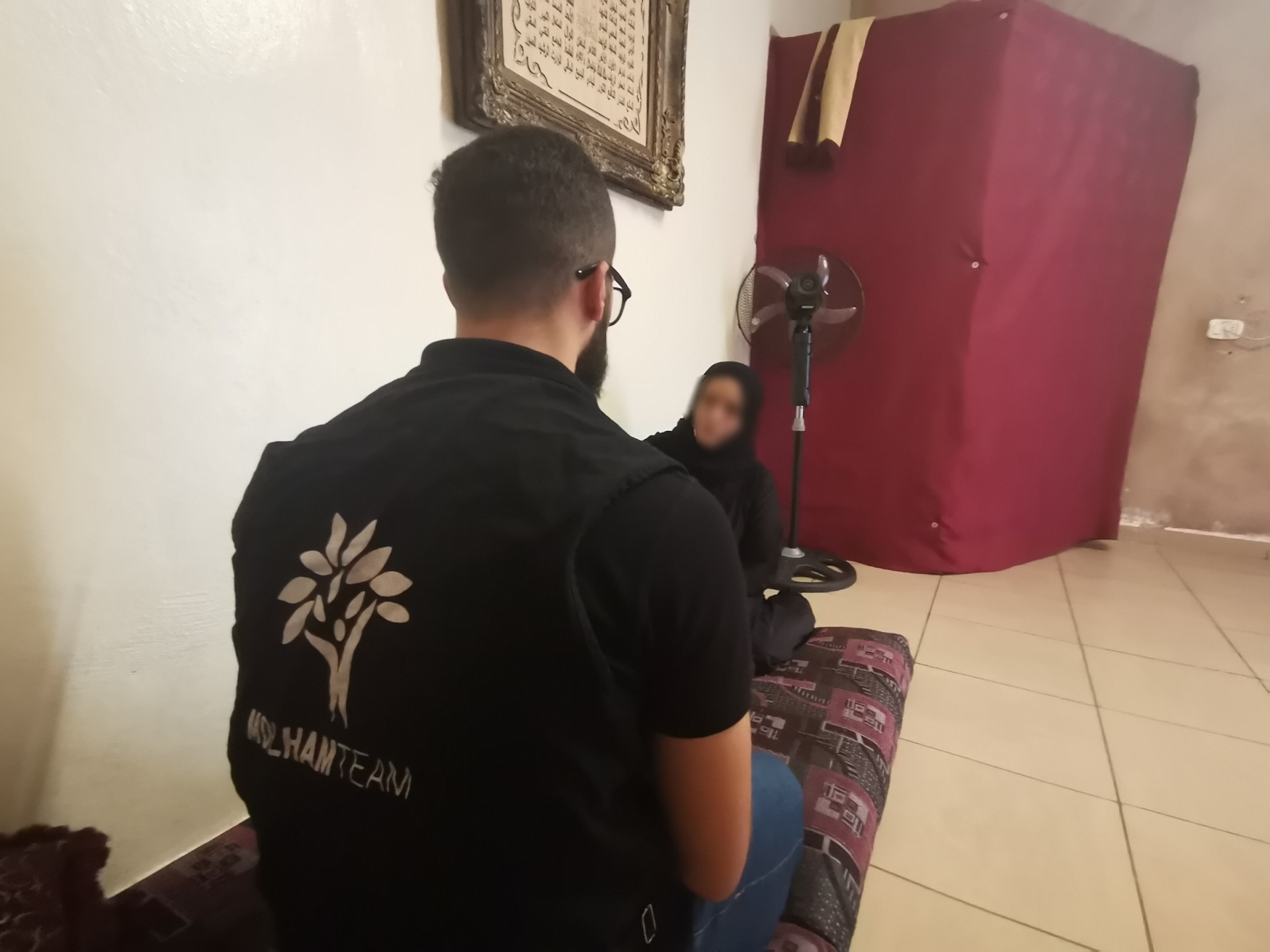وضعها الصحي سيئ بسبب معاناتها من سرطان الأمعاء، وهي بحاجة ماسّة للعلاج