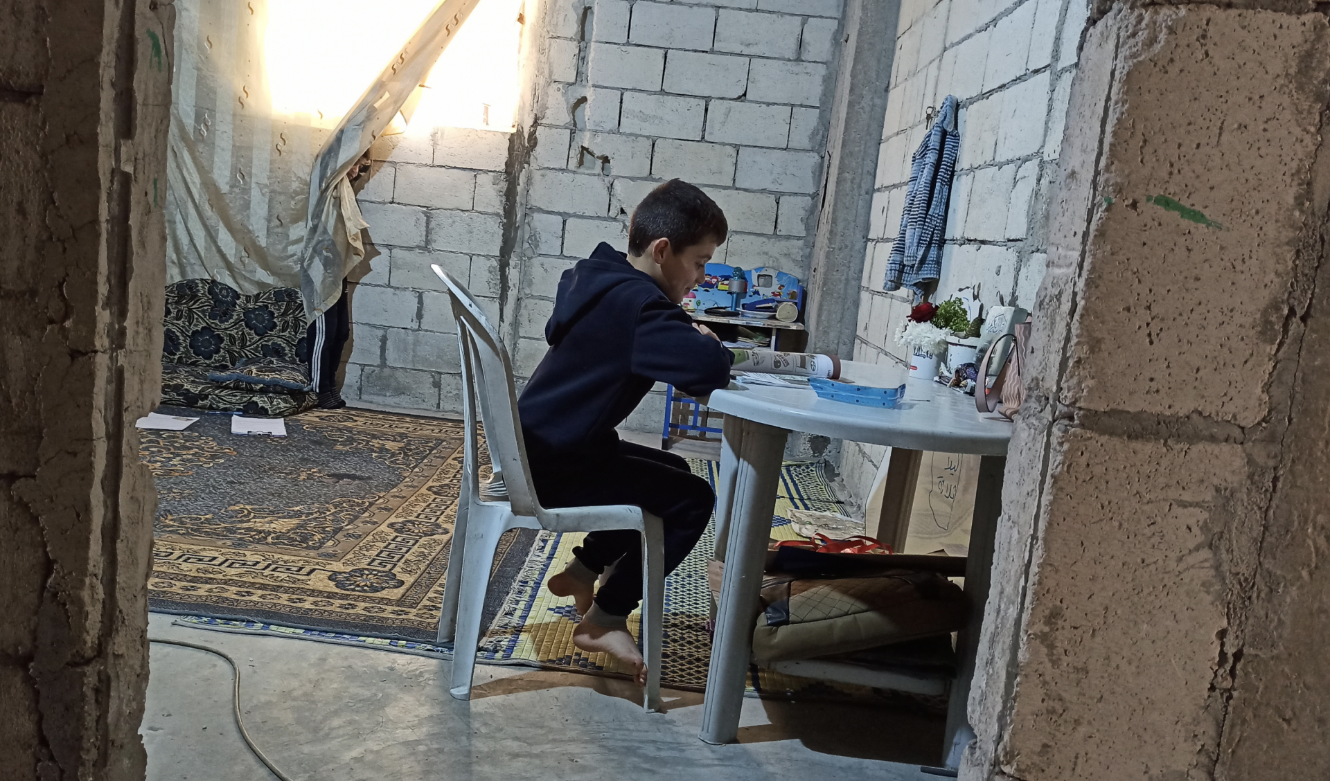 ِِA mother and her orphans live in bad conditions.