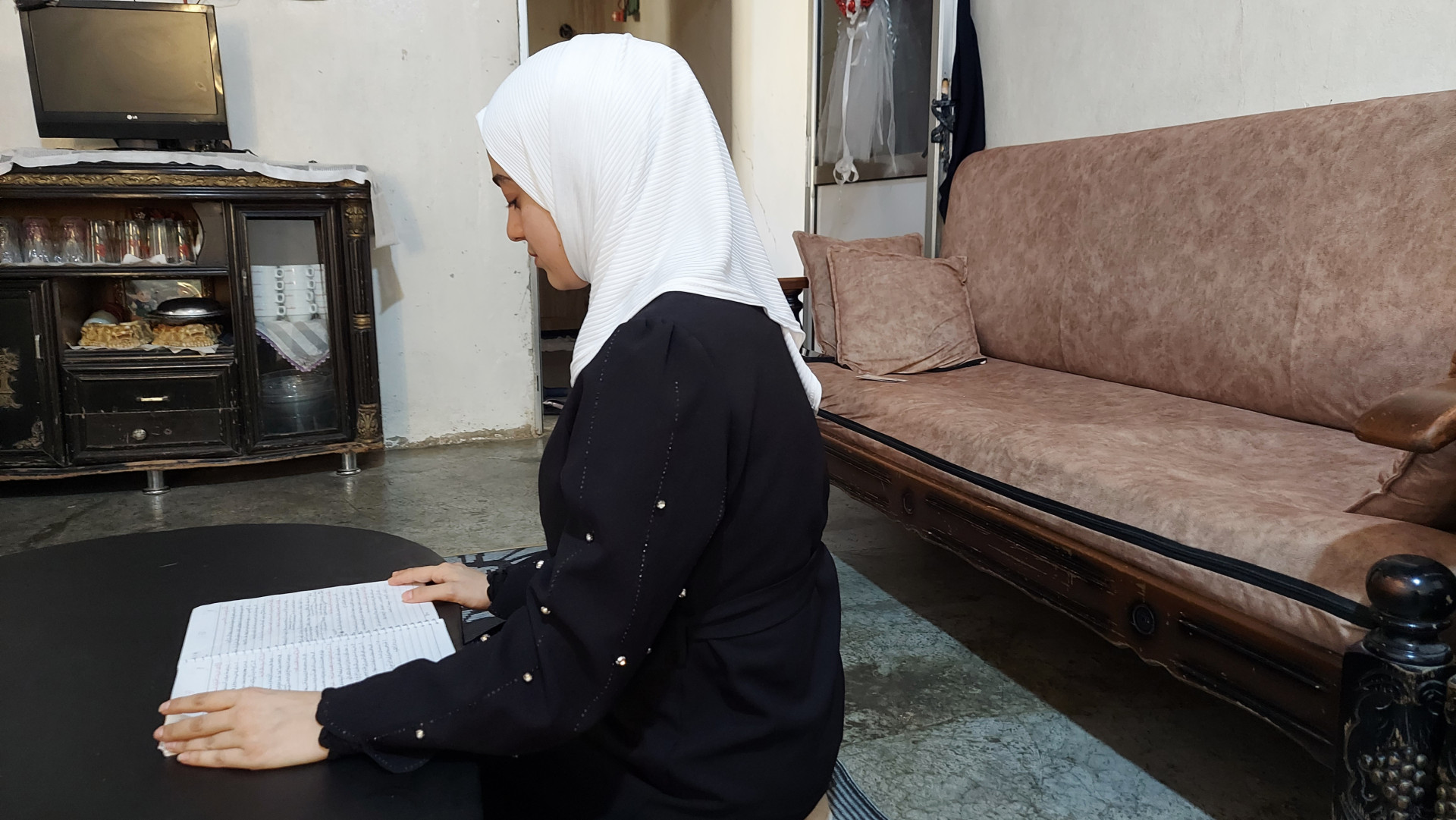 قمر طالبة جامعية بحاجة لعونكم!