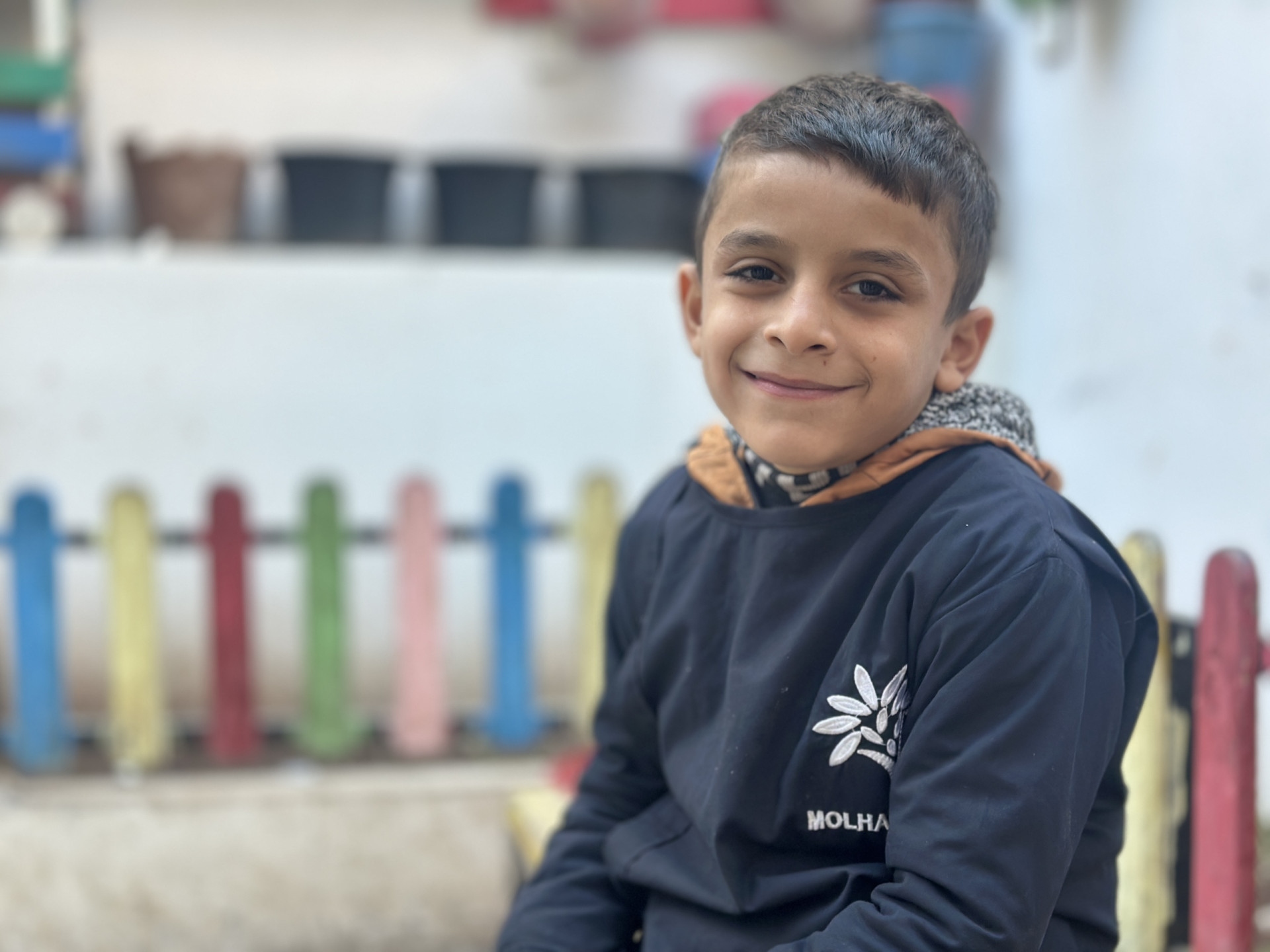 سيف… طفل يتيم يحلم بأن يصبح مهندساً