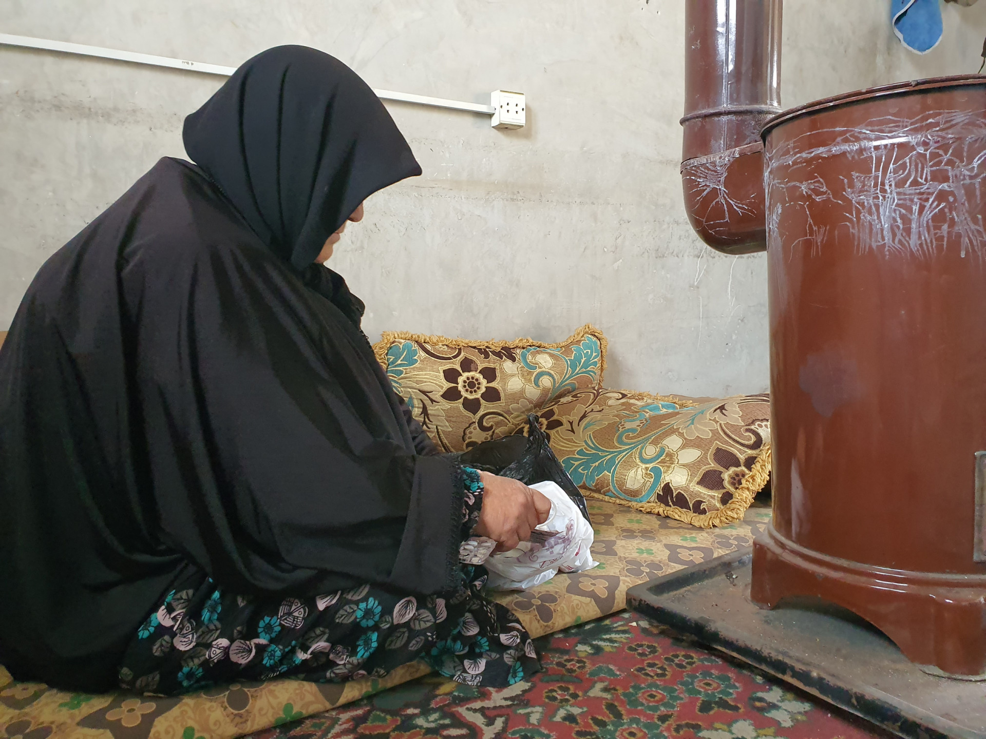 السيدة ورة بحاجة لعملية تركيب شبكتين للقلب