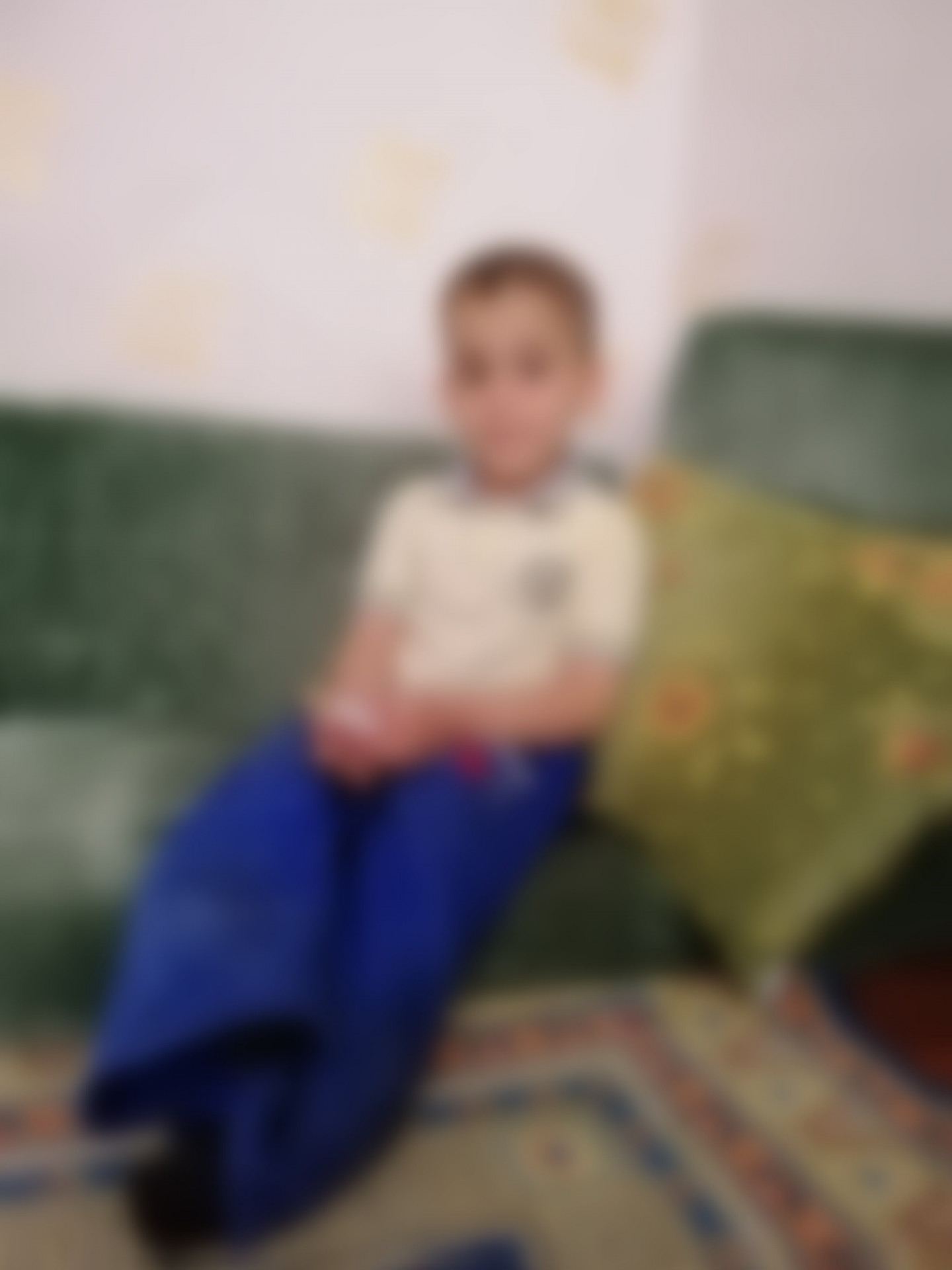 طفل بحاجة علاج