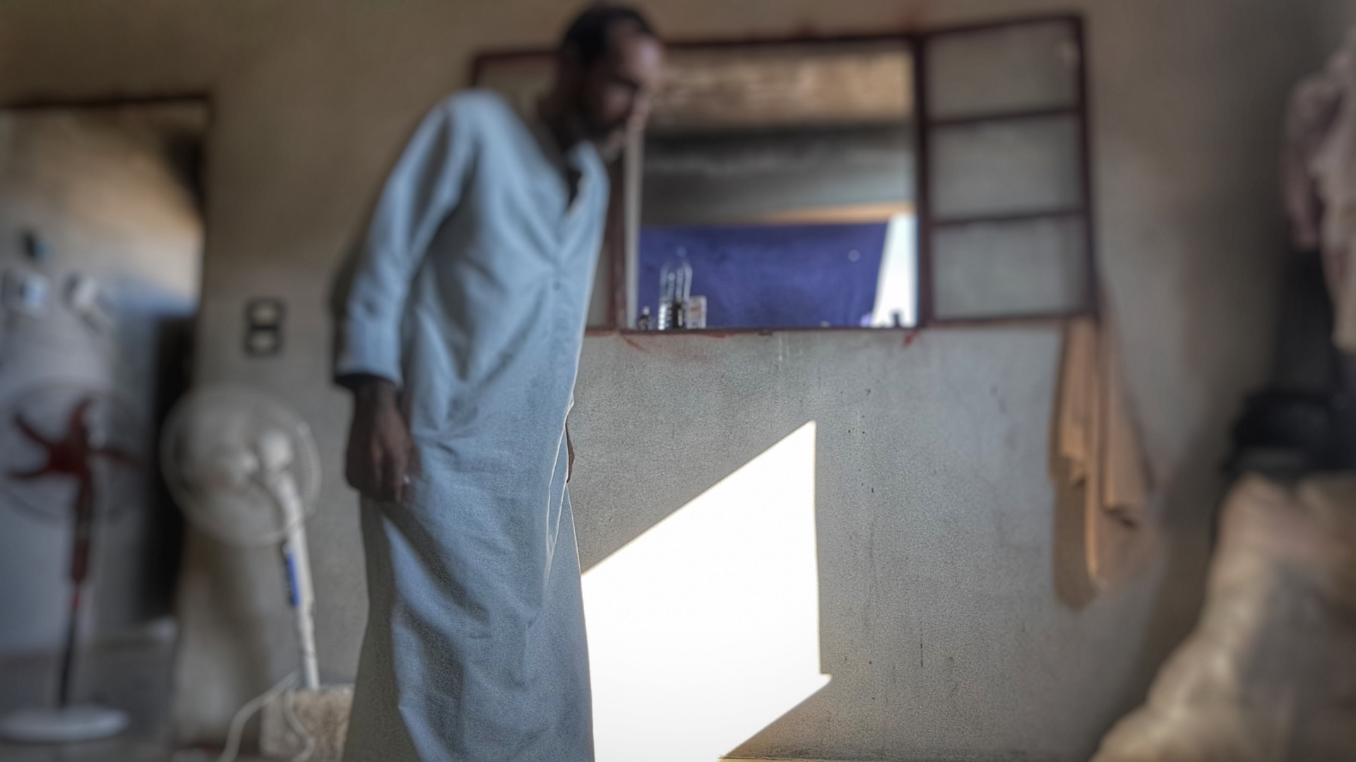 عم يعاني من آلام شديدة!