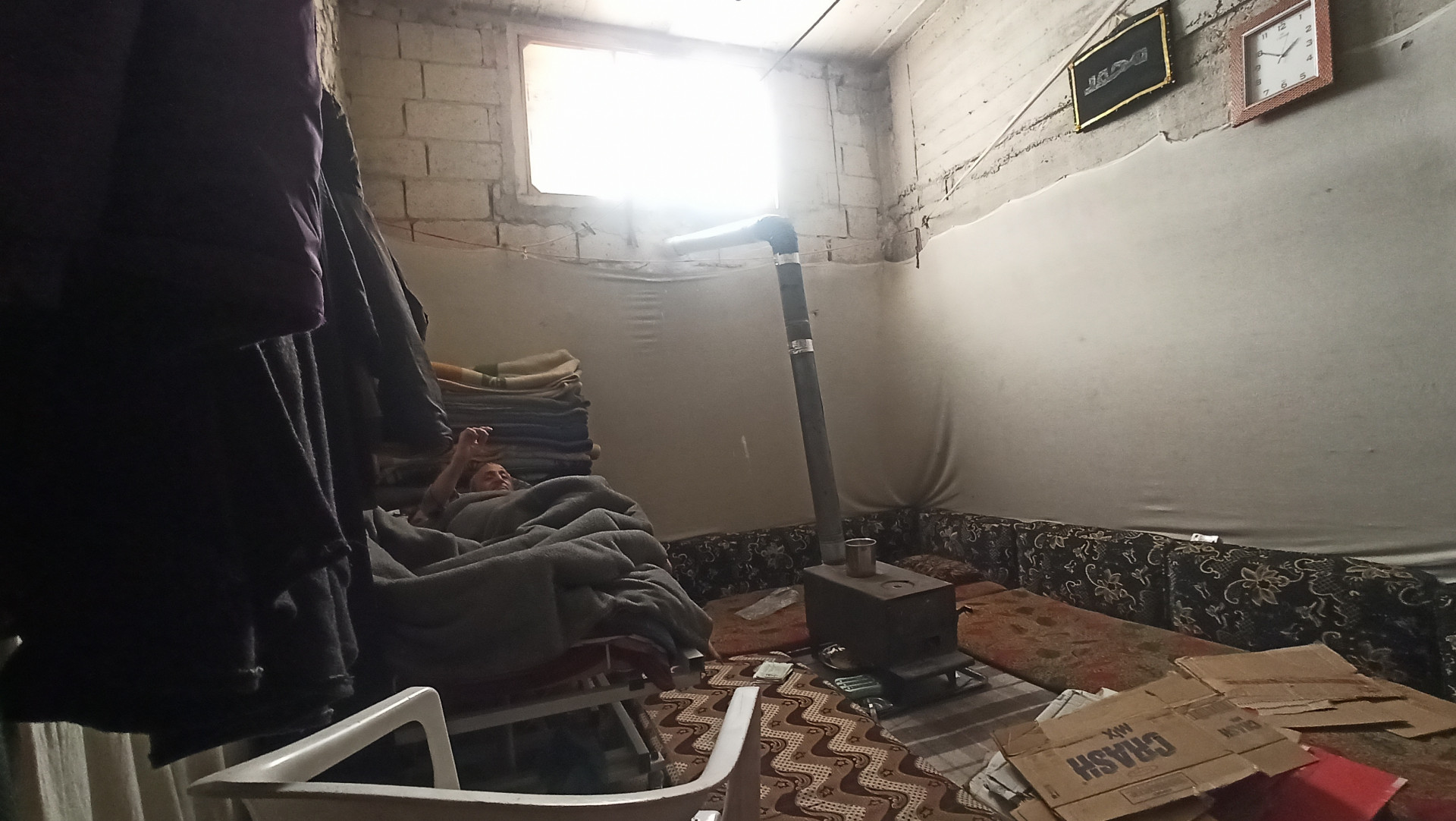 إصابة العم محمد جعلته عاجزا عن تأمين قوت يوم أطفاله.