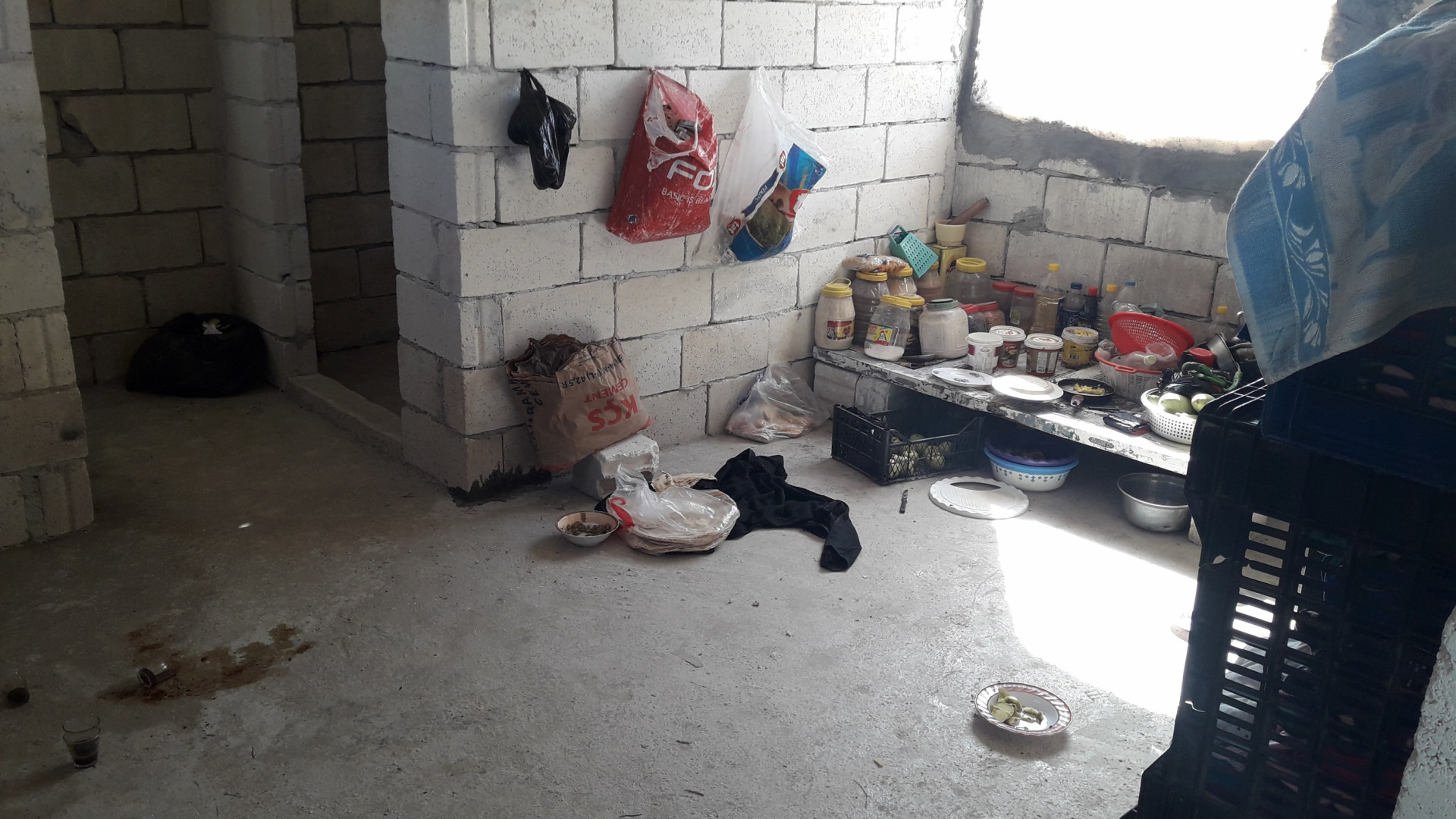 عائلة تعيش بوضع سيء جداً