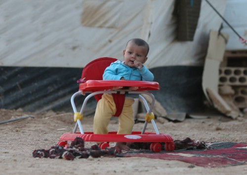 تأمين الحليب للأطفال