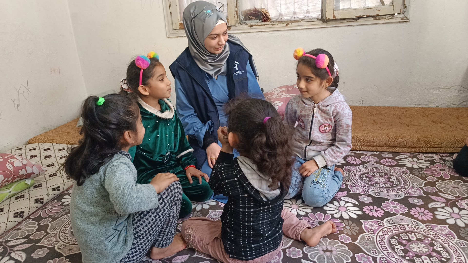 5 little girls live in poverty due to their father’s sickness.