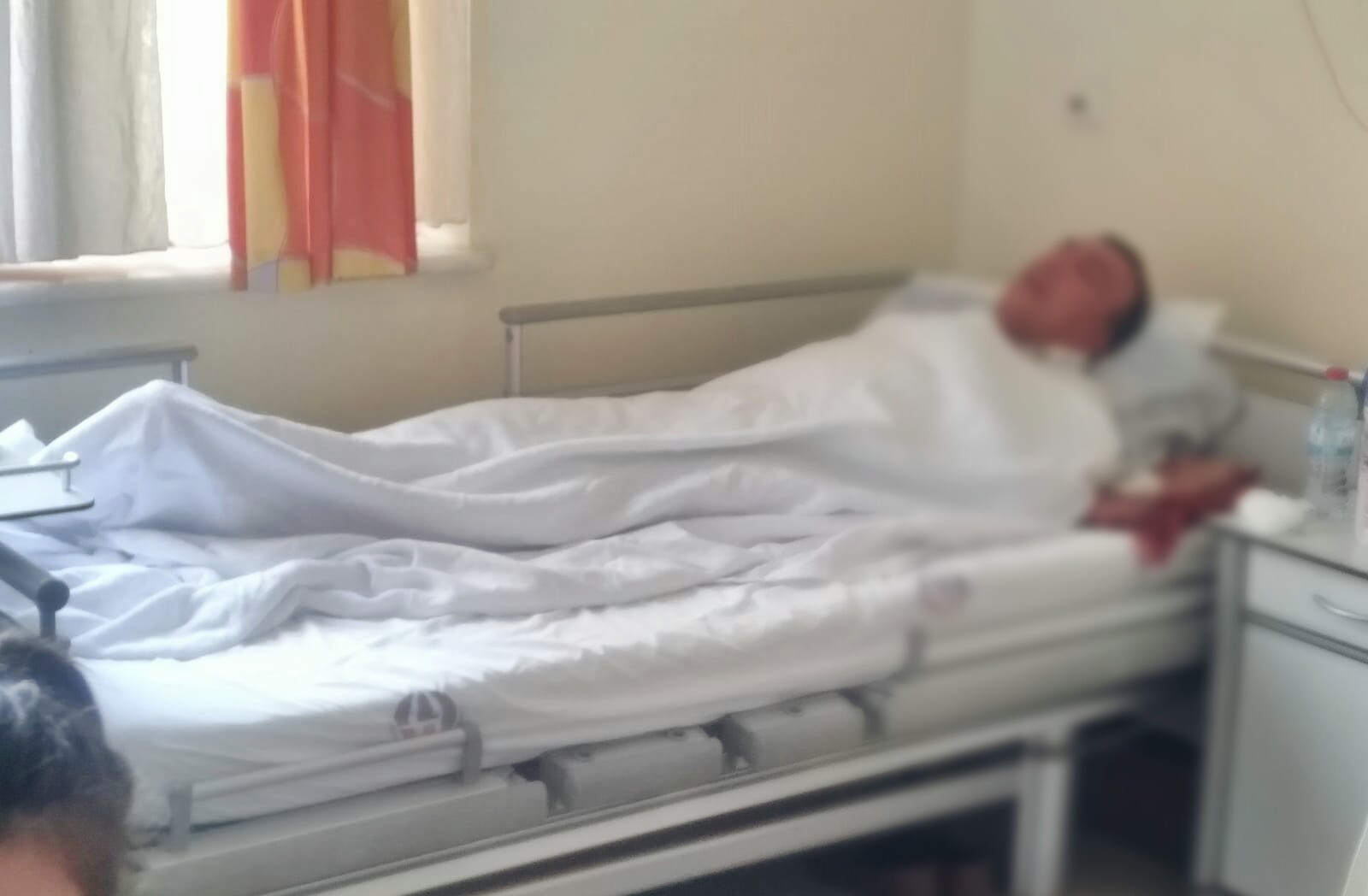 A man lost his vision needs eyes surgeries