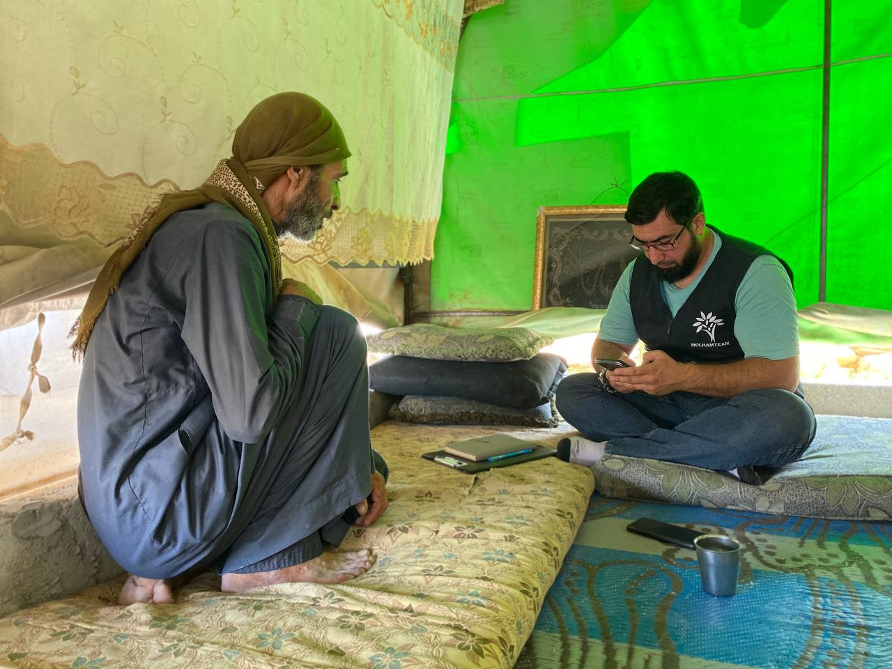 A family lives in the harshest conditions in a small tent
