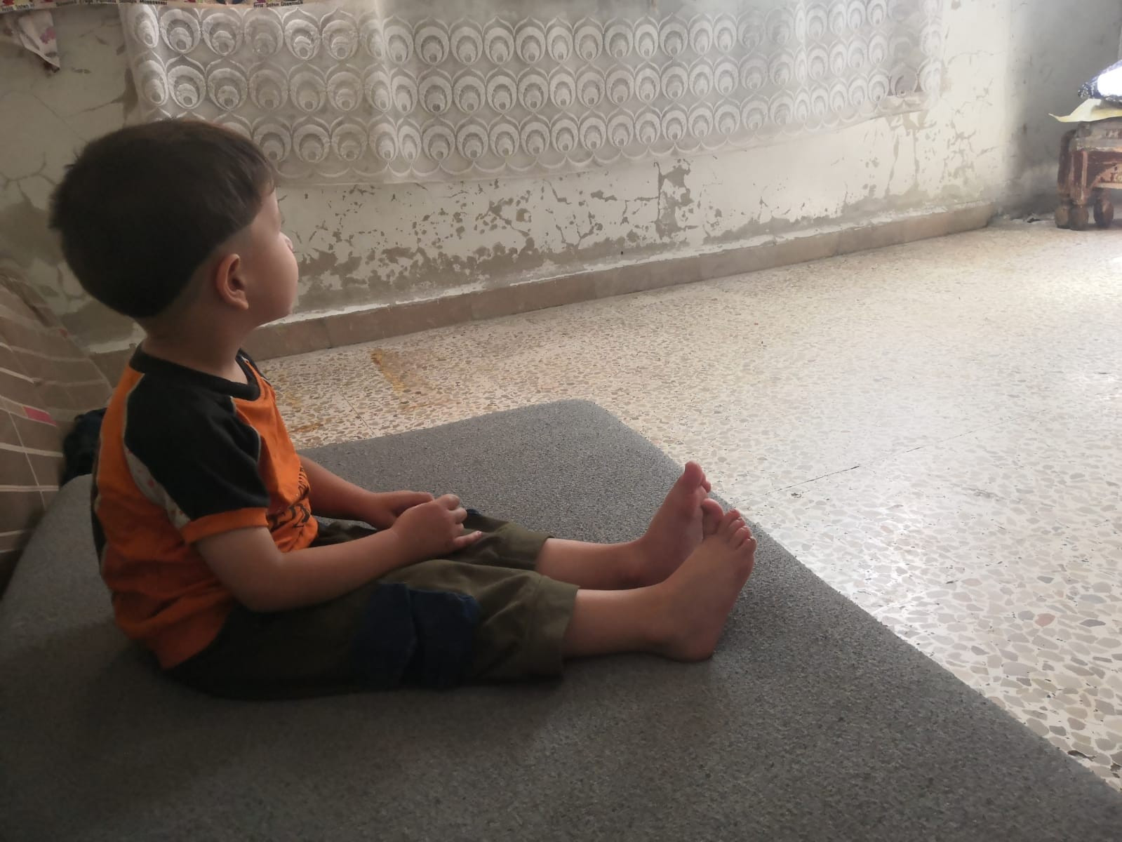 تعرض رب العائلة لحادث ولا يوجد لديه دخل يطعم أطفاله الجوعى منه!