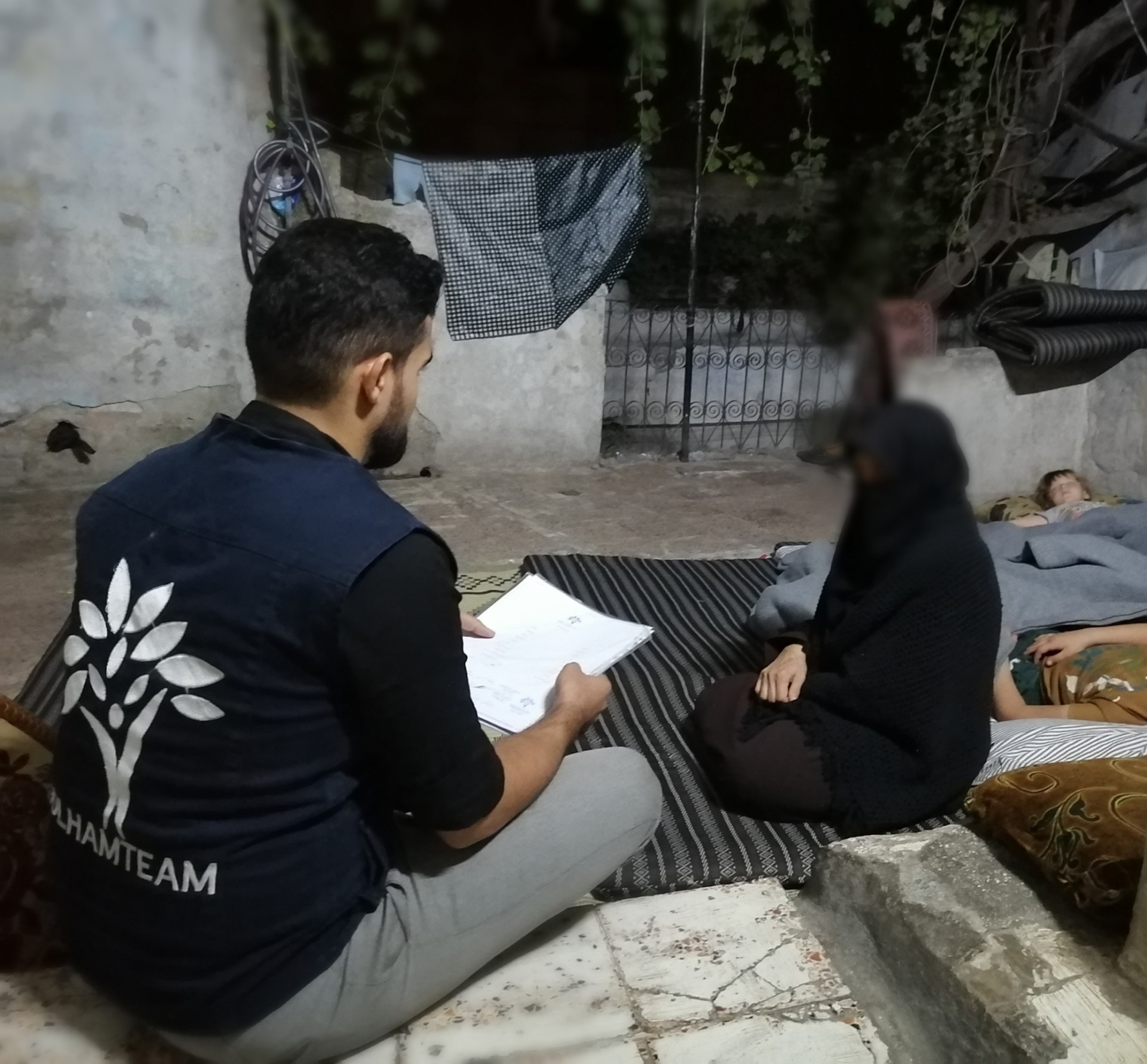 أرملة وابنها المريض بلا معيل بحاجة للمساعدة