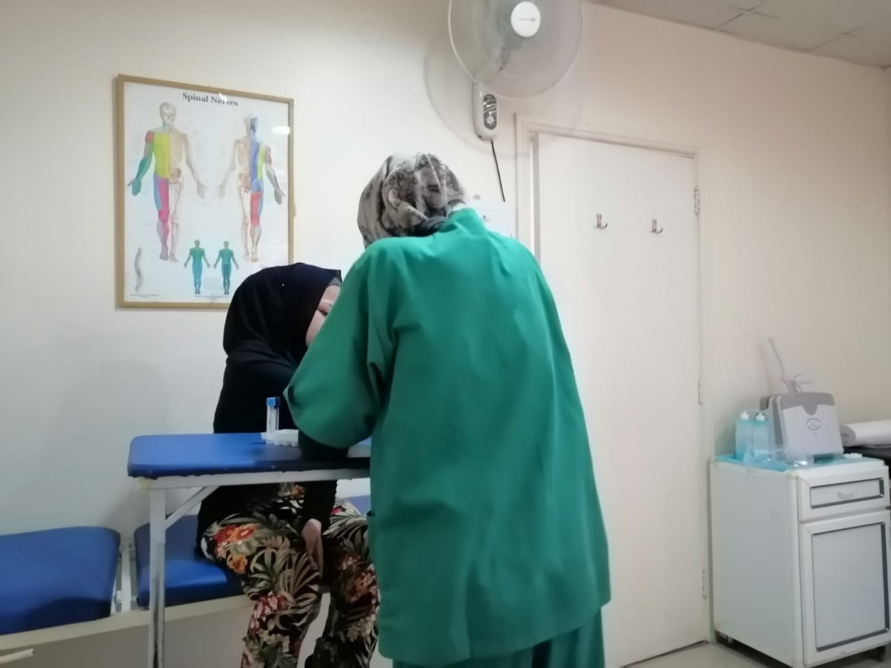 طفلة بحاجة إلى عملية استئصال لوزتين
