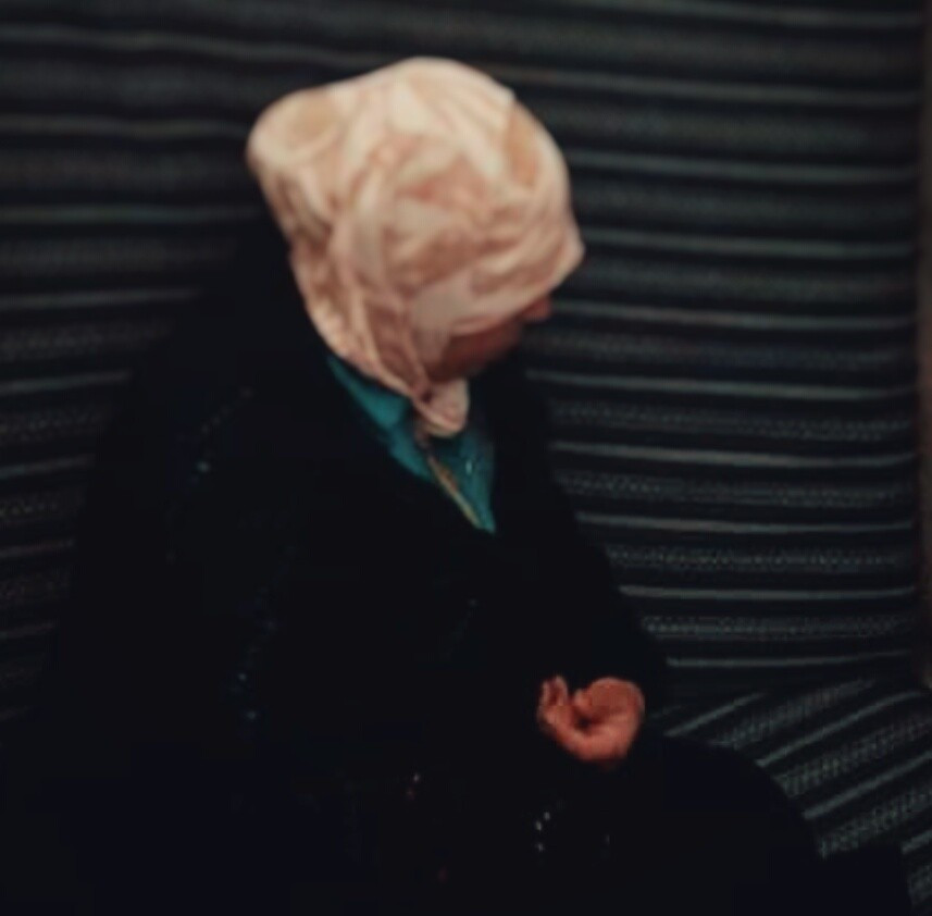 A young woman suffers of sever asthma