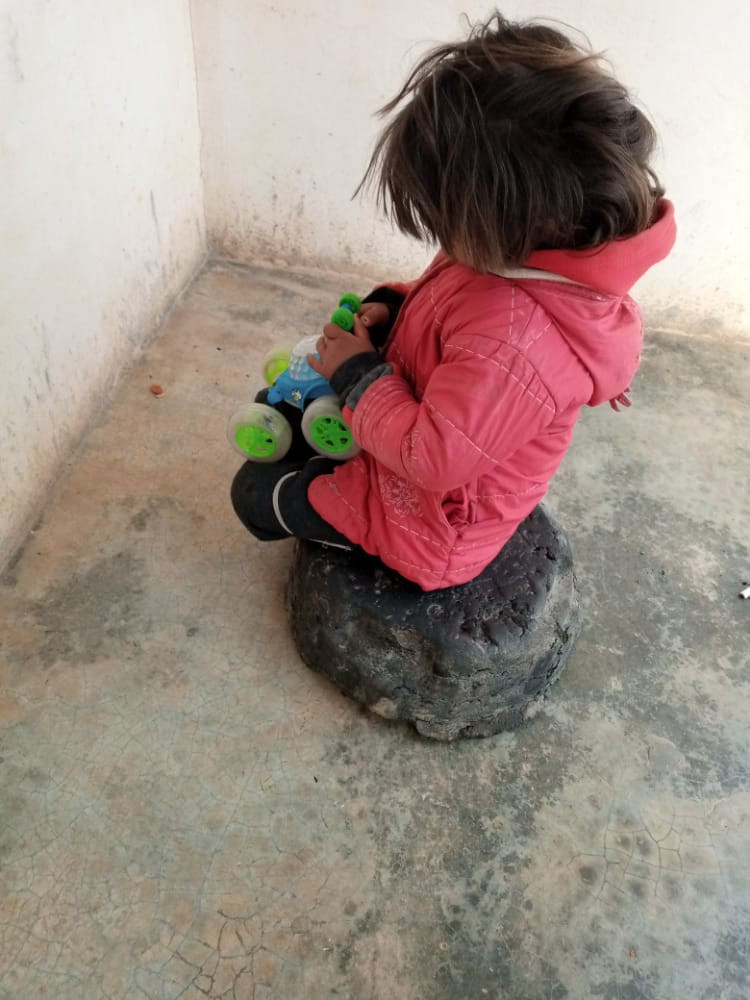 Saja ist eine Halbwaise und braucht Unterstützung