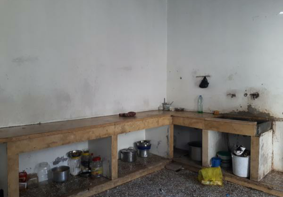 A displaced family suffer of poverty