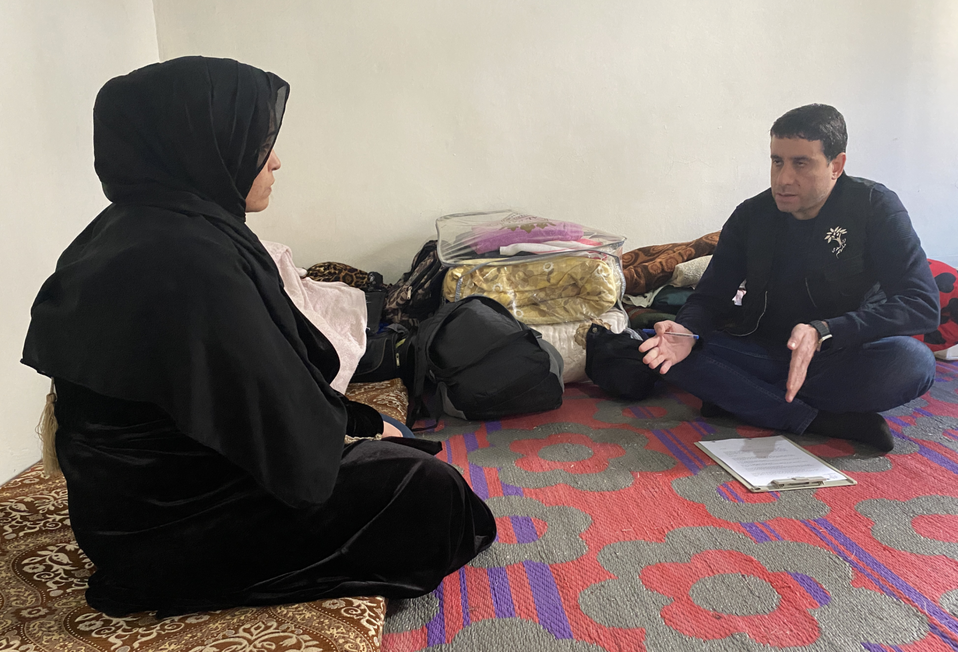 Lina and her children live without any breadwinner, in a miserable situation.