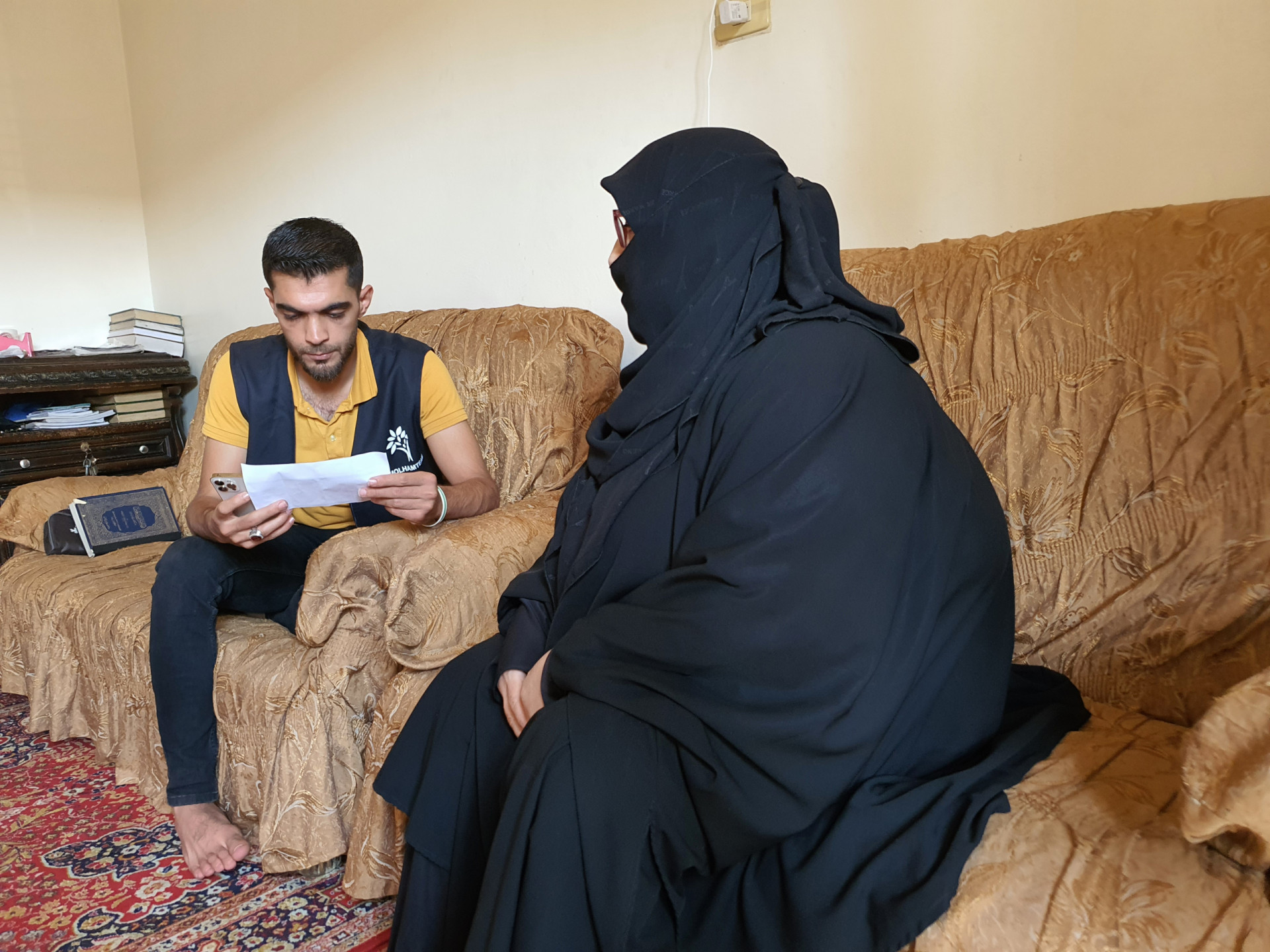 الخالة بدرية بحاجة لعملية في عينها اليمين بشكل عاجلٍ لا يحتمل أي تأخير!