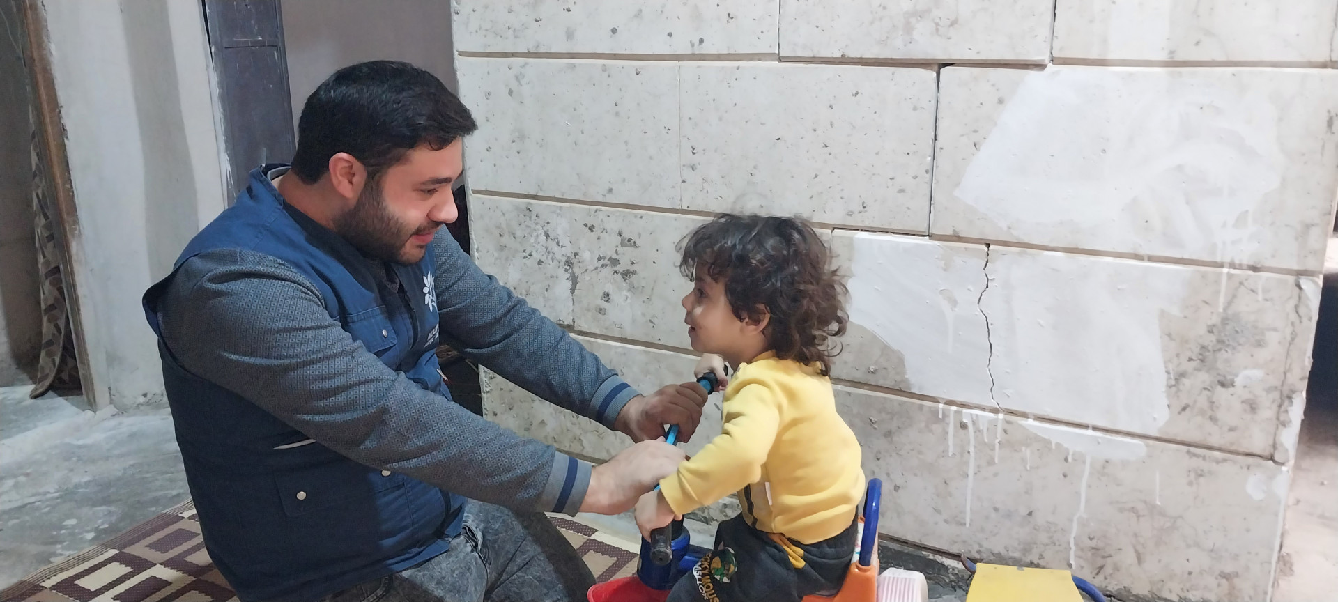 Your generous donation will help Enas recover from a painful illness.