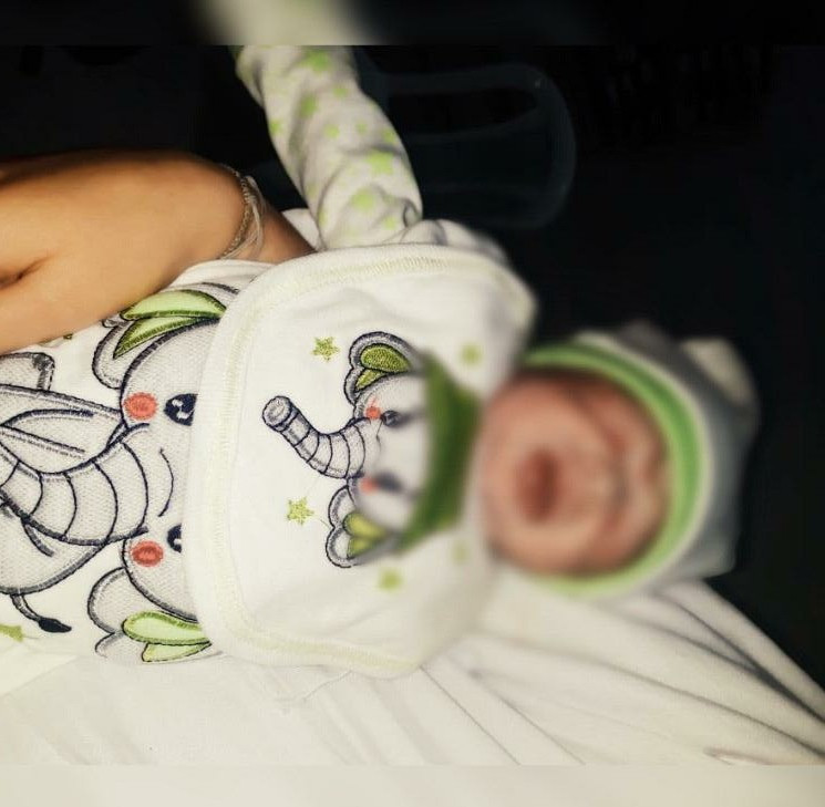 A newborn's life is in danger.. He needs an emergency incubator!
