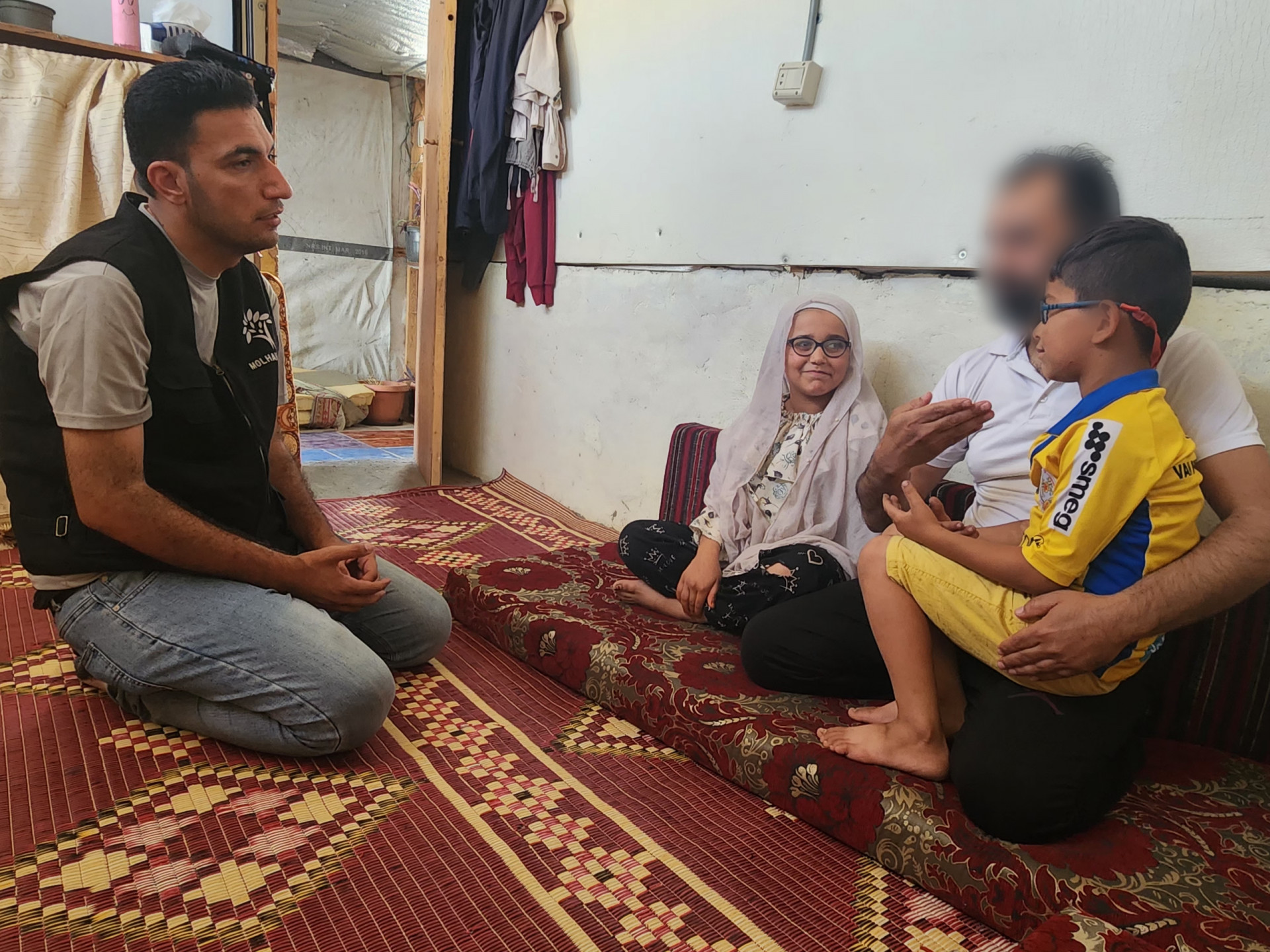 Help Uncle Kinan support his young children